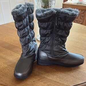 Totes Silver Gray Quilted Winter Boots Size 11 NWOT